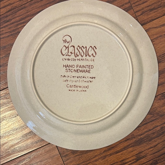 Vgt Hearthside Castlewood dinner plates. Hand painted stoneware Japan. - Picture 7 of 11